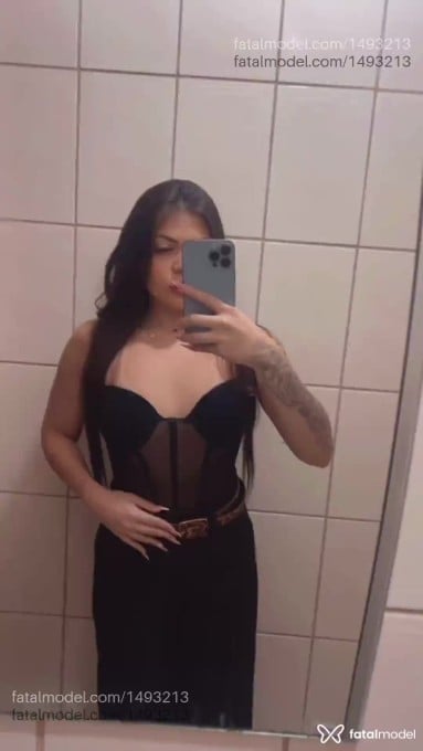 Acompanhante mulher com cabelo castanho de olhos verdes em Curitiba Acompanhante mulher com cabelo castanho de olhos verdes em Curitiba - Vitória Russo