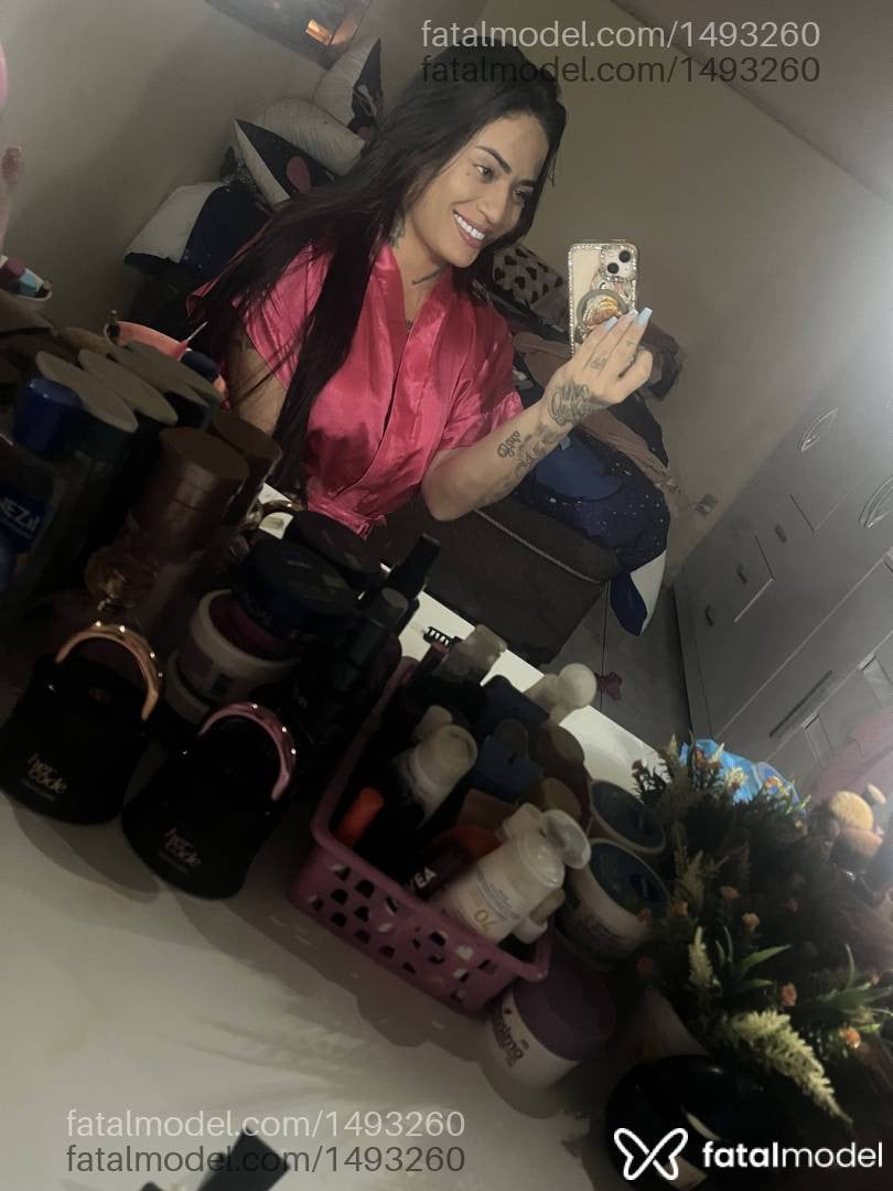 Acompanhante mulher com cabelo castanho de olhos verdes em São Paulo - Lary Oliveira