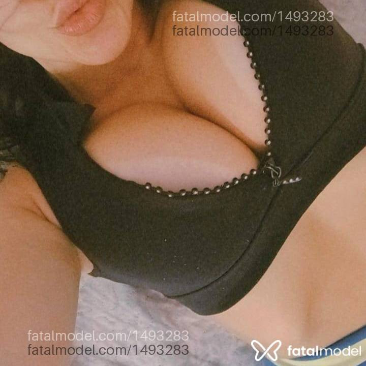 Acompanhante mulher loira (o) de olhos castanhos - Mirella Brasil