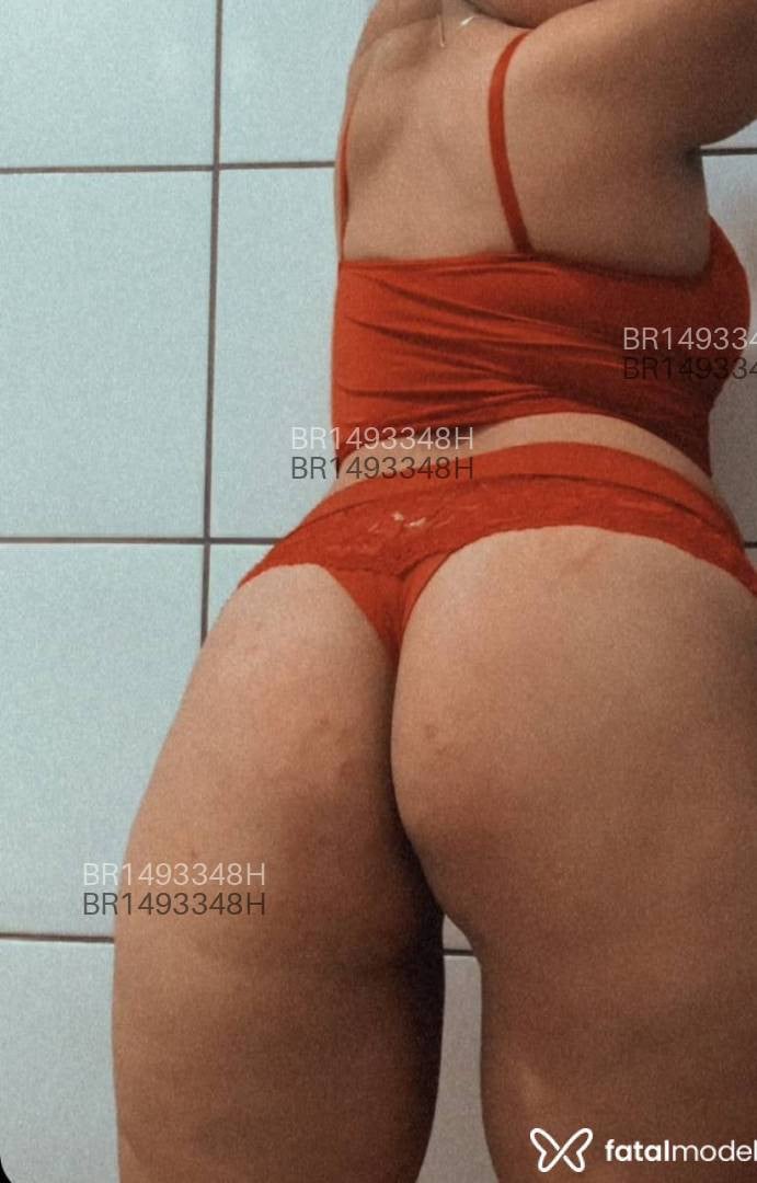 Acompanhante mulher com cabelo colorido de olhos castanhos em Blumenau - Daniela