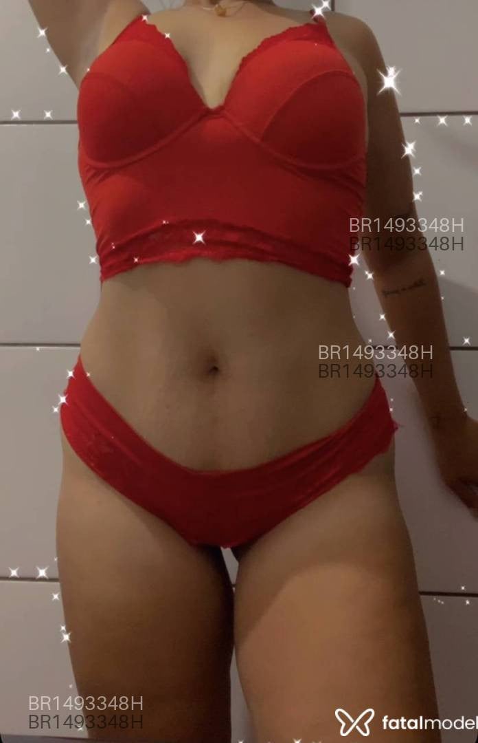Acompanhante mulher com cabelo colorido de olhos castanhos em Blumenau - Daniela