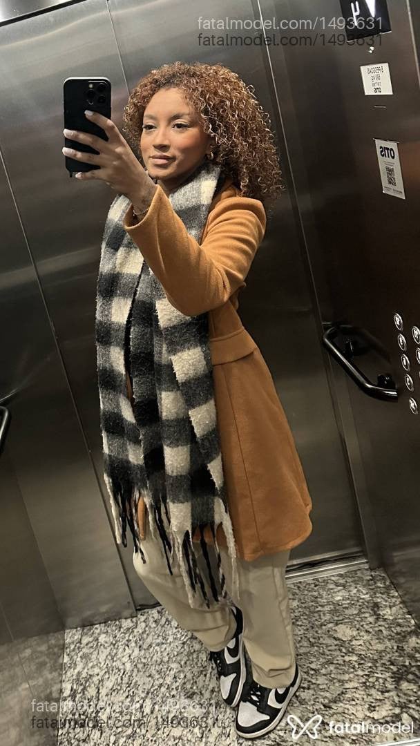 Acompanhante mulher com cabelo castanho de olhos castanhos em Porto Alegre - Aninha Ebony