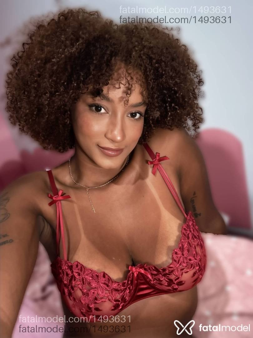 Acompanhante mulher com cabelo castanho de olhos castanhos - Aninha Ebony