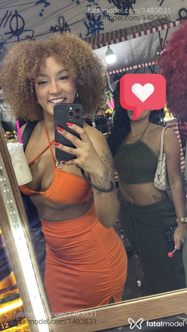 Acompanhante mulher com cabelo castanho de olhos castanhos - Aninha Ebony