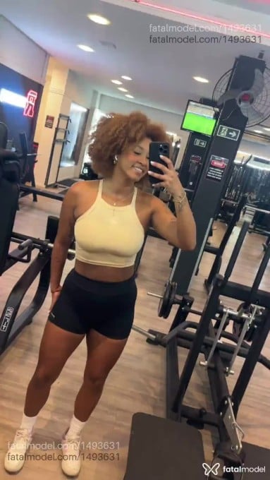 Acompanhante mulher com cabelo castanho de olhos castanhos em Porto Alegre Acompanhante mulher com cabelo castanho de olhos castanhos em Porto Alegre - Aninha Ebony