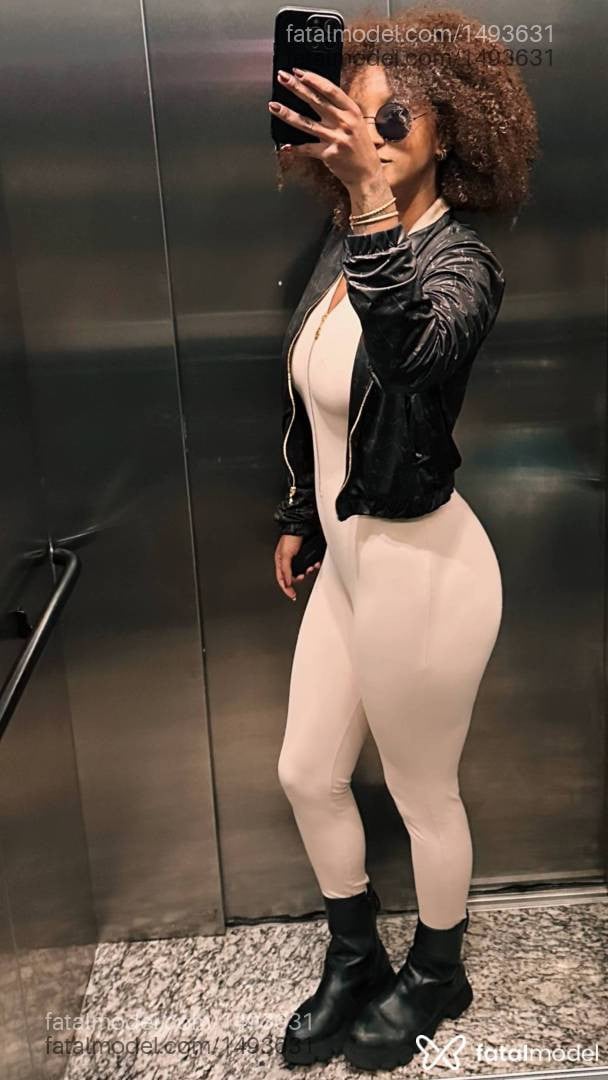 Acompanhante mulher com cabelo castanho de olhos castanhos - Aninha Ebony