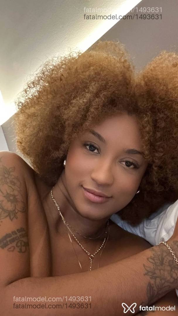 Acompanhante mulher com cabelo castanho de olhos castanhos em São Paulo - Aninha Ebony