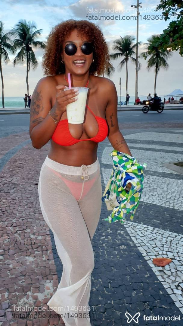 Acompanhante mulher com cabelo castanho de olhos castanhos em Rio de Janeiro - Aninha Ebony