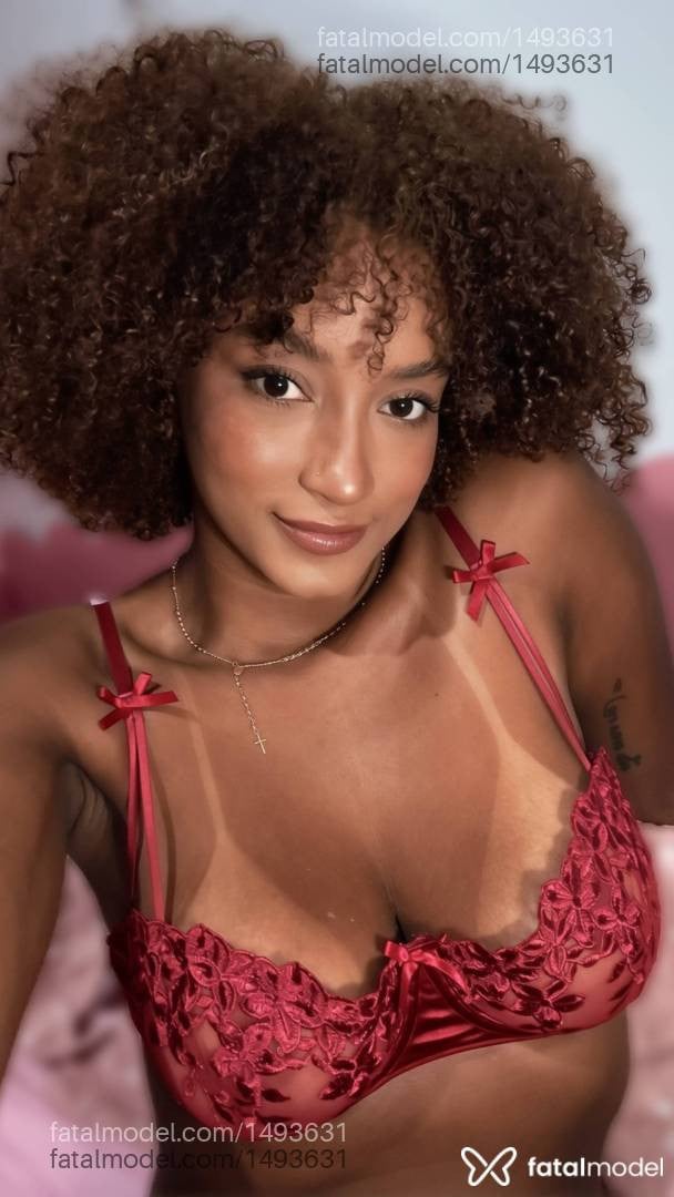 Acompanhante mulher com cabelo castanho de olhos castanhos - Aninha Ebony