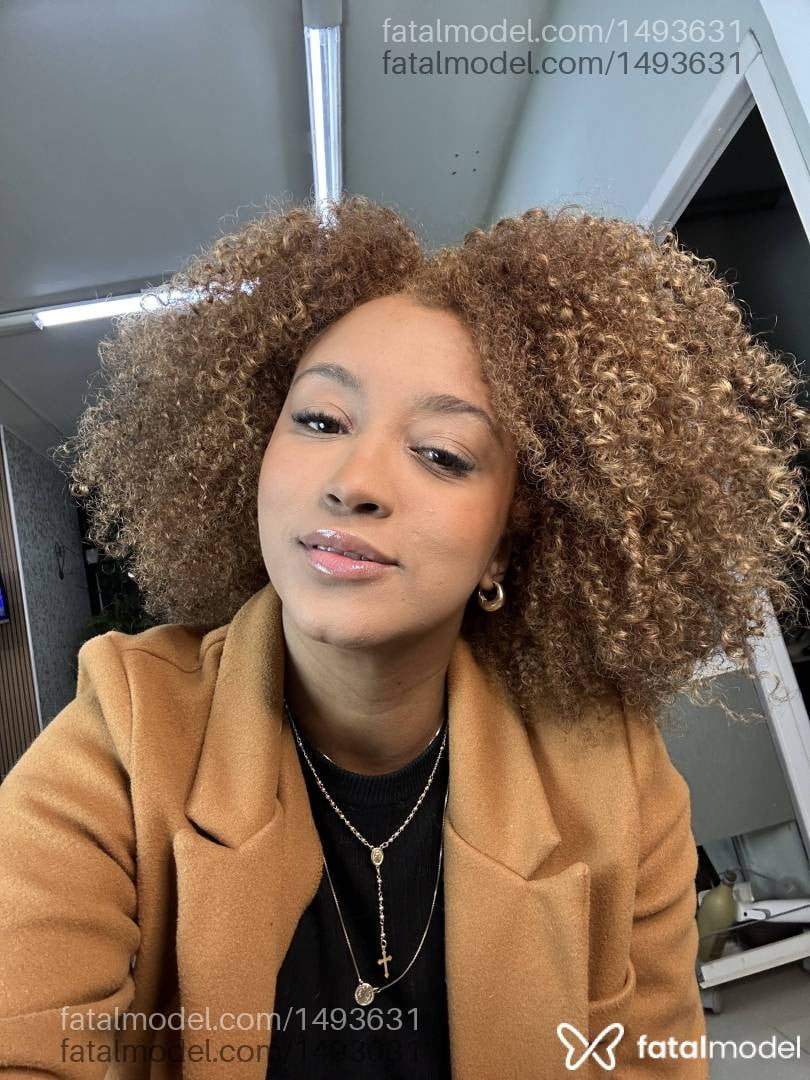 Acompanhante mulher com cabelo castanho de olhos castanhos em Porto Alegre - Aninha Ebony