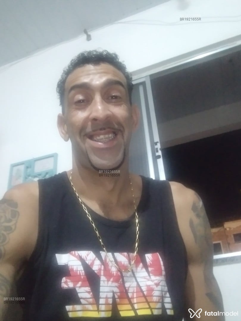 Acompanhante homem morena (o) de olhos castanhos em Rio de Janeiro - Sossi cachorrao