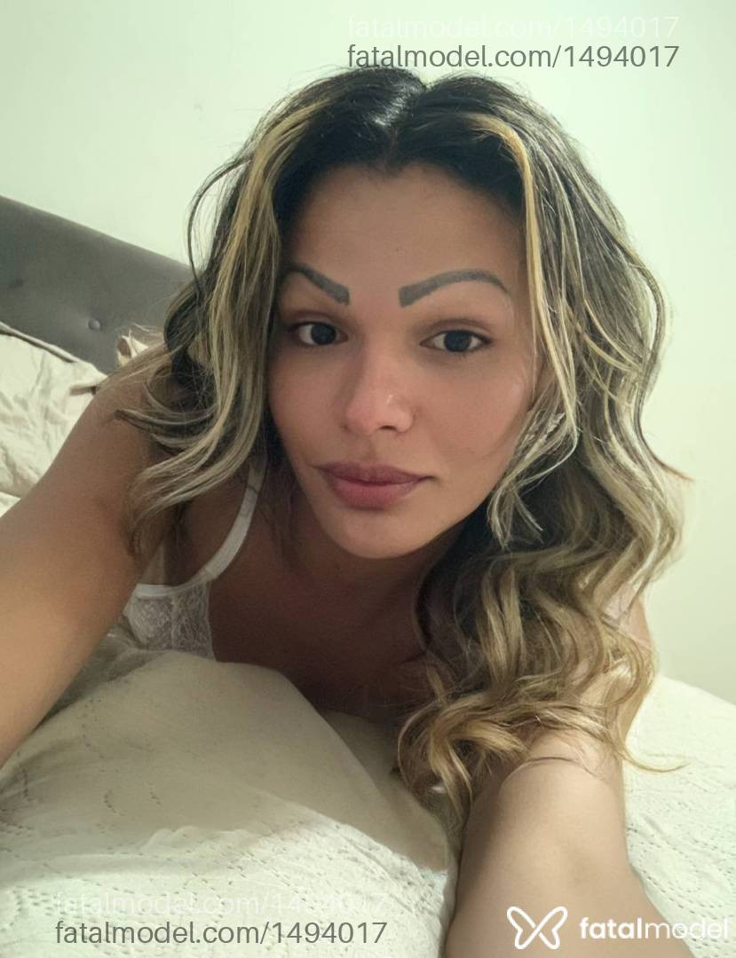 Acompanhante travesti loira (o) de olhos pretos - Mariana Guerra