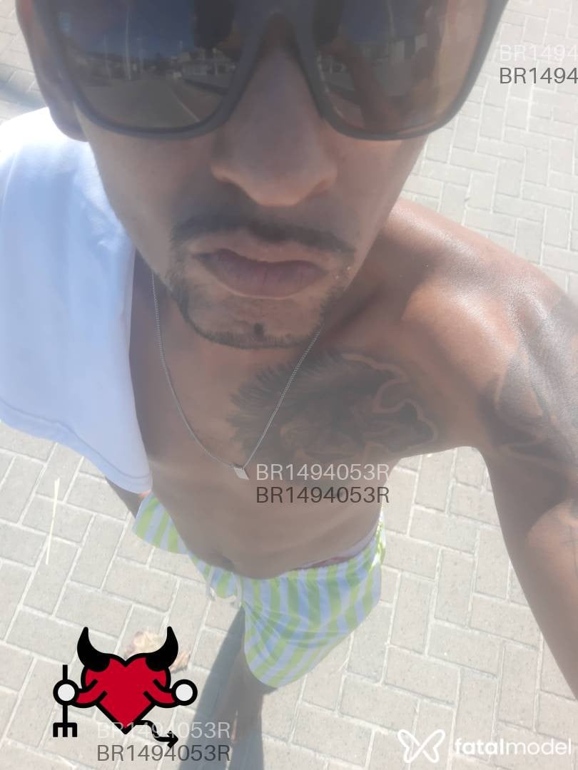 Acompanhante homem com cabelo castanho de olhos castanhos em Penha Acompanhante homem com cabelo castanho de olhos castanhos em Penha - GabrielMotta