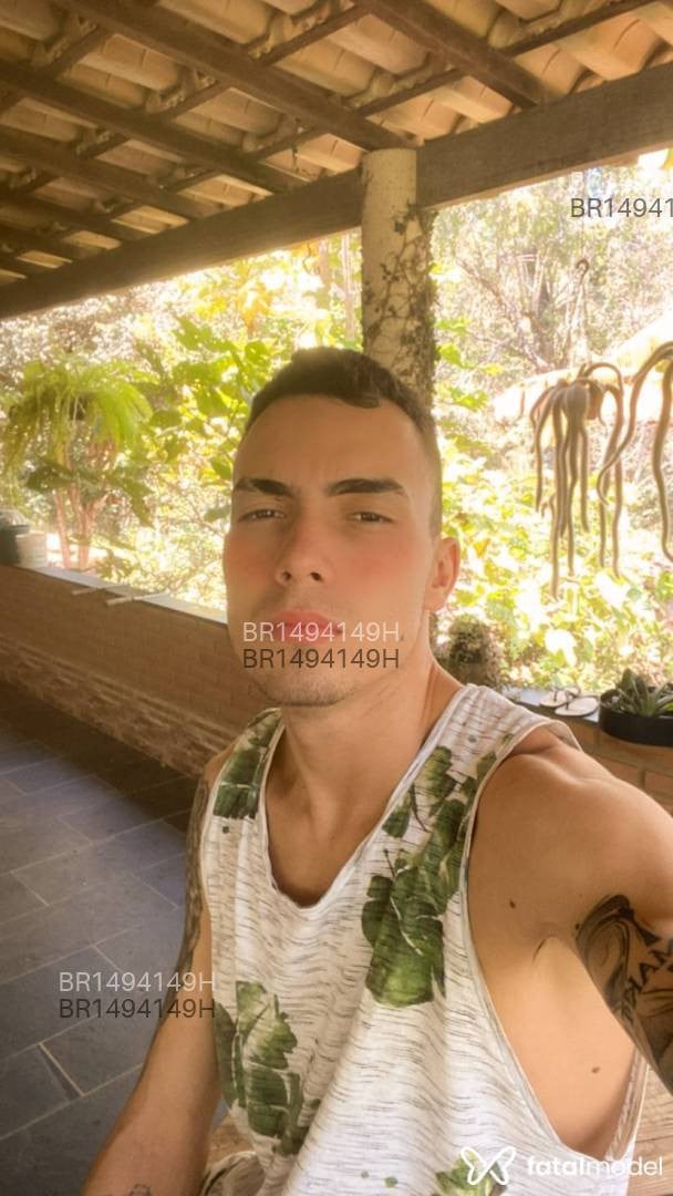 Acompanhante homem com cabelo castanho de olhos castanhos em Contagem - Abner