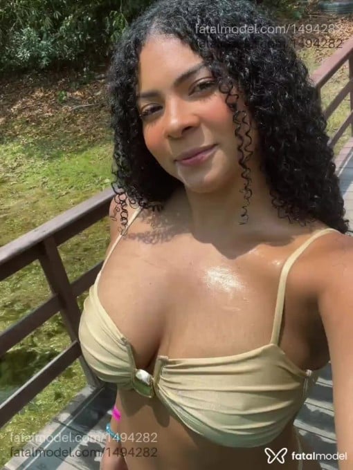 Acompanhante mulher morena (o) de olhos pretos - Ana Luiza