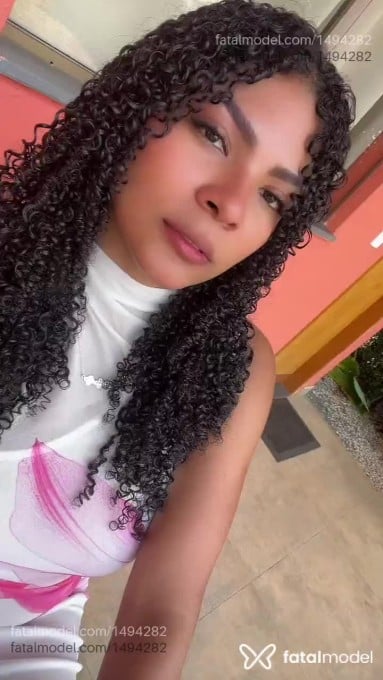 Acompanhante mulher morena (o) de olhos pretos - Ana Luiza