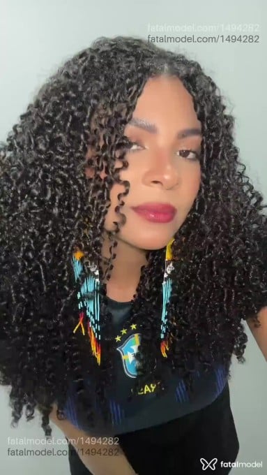 Acompanhante mulher morena (o) de olhos pretos - Ana Luiza