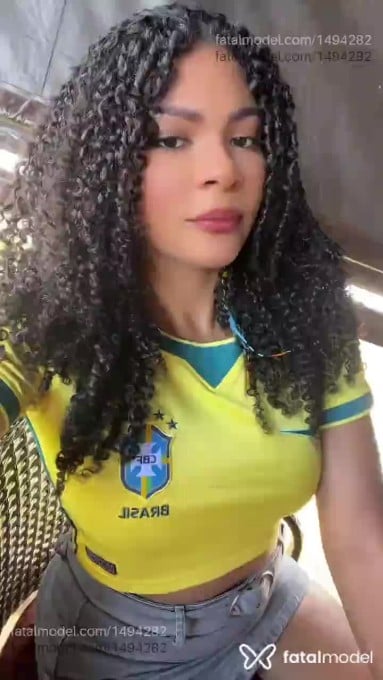Acompanhante mulher morena (o) de olhos pretos - Ana Luiza