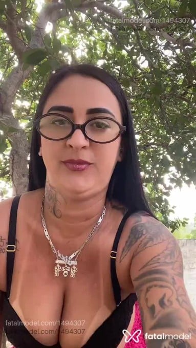 Acompanhante mulher morena (o) de olhos mel - Mel Acompanhante mulher morena (o) de olhos mel - Mel