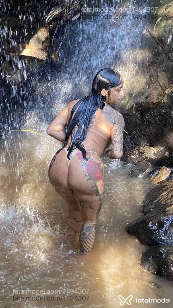 Acompanhante mulher morena (o) de olhos mel - Mel