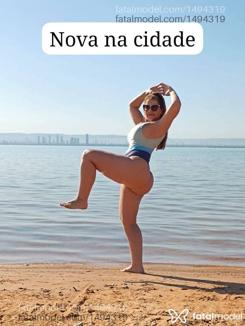 Acompanhante mulher com cabelo colorido de olhos castanhos - Ariany Lopes