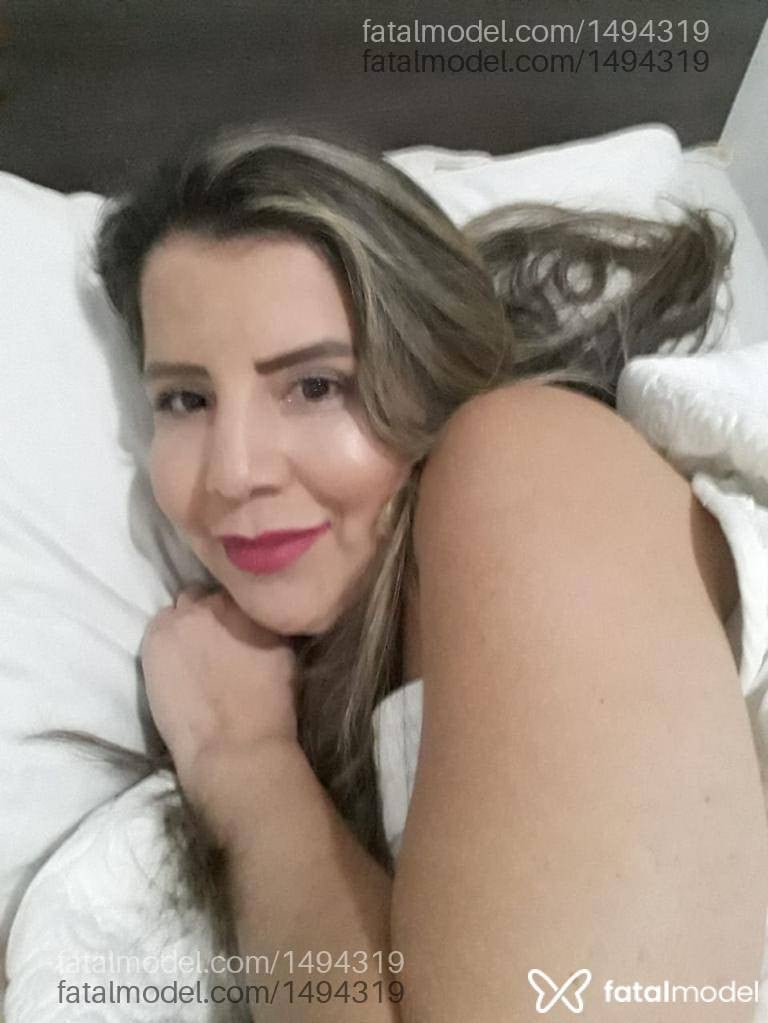 Acompanhante mulher com cabelo colorido de olhos castanhos em Itumbiara - Ariany Lopes