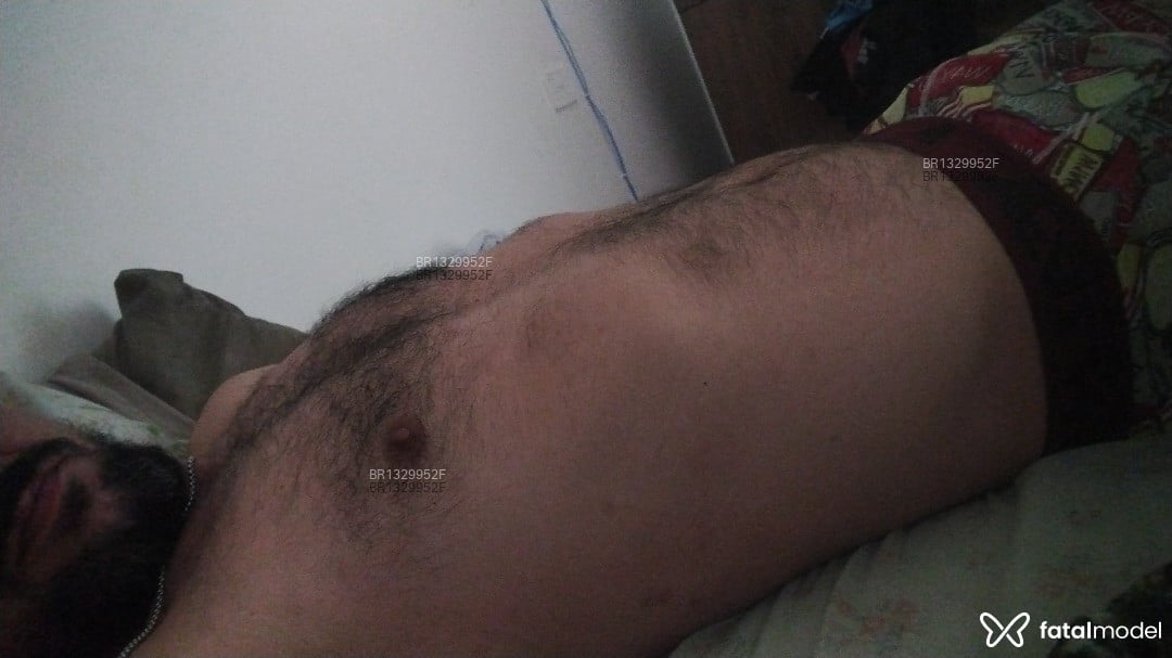 Acompanhante homem com cabelo grisalho de olhos castanhos em Belo Horizonte - garcia