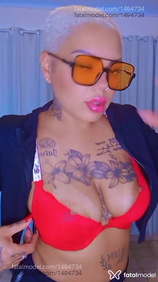 Acompanhante mulher com cabelo castanho de olhos castanhos - Brenda Emanuelle