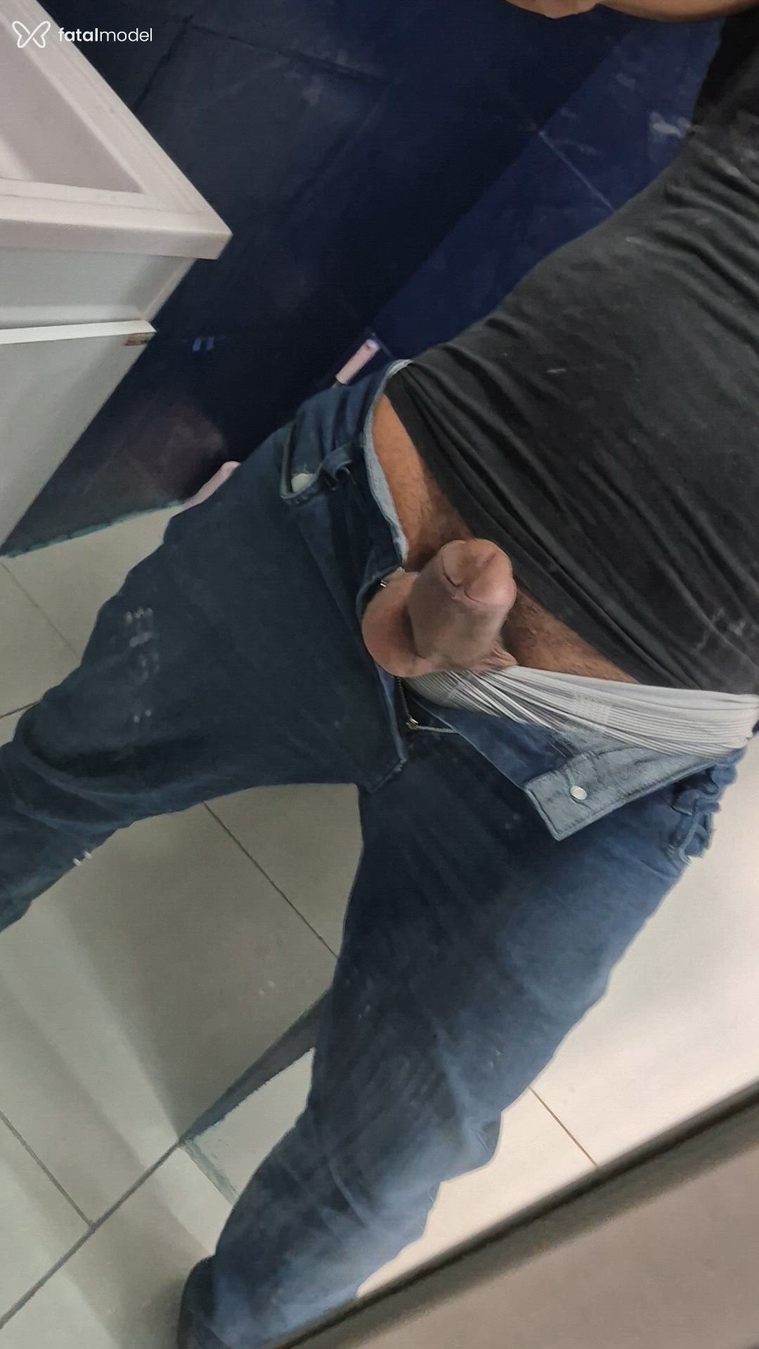 Acompanhante homem sem cabelo de olhos castanhos - Roberts