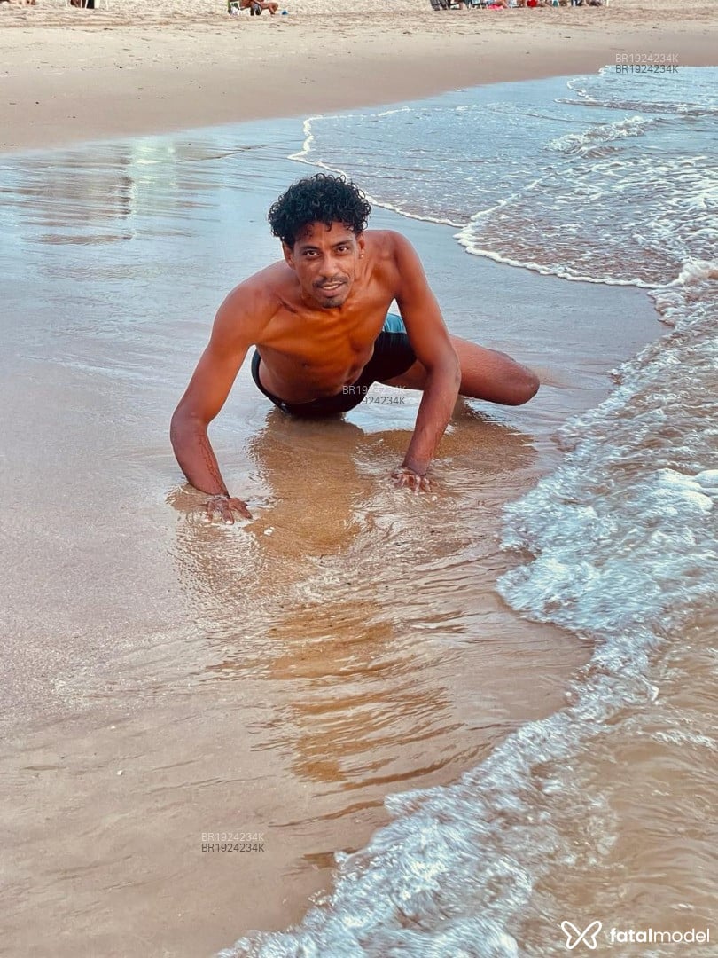 Acompanhante homem morena (o) de olhos mel em Marília - OLIVER