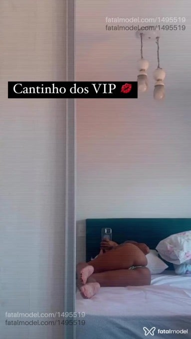 Acompanhante mulher morena (o) de olhos pretos - Lavínia Castro