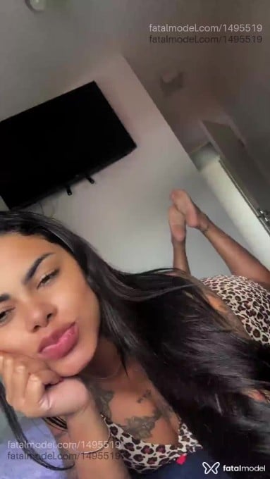 Acompanhante mulher morena (o) de olhos pretos - Lavínia Castro Acompanhante mulher morena (o) de olhos pretos - Lavínia Castro