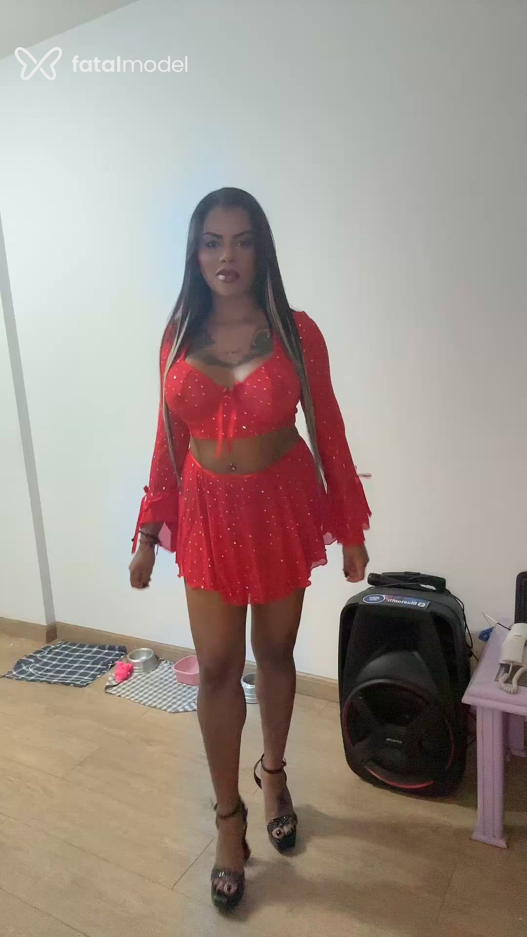 Acompanhante mulher morena (o) de olhos pretos - Lavínia Castro Acompanhante mulher morena (o) de olhos pretos - Lavínia Castro
