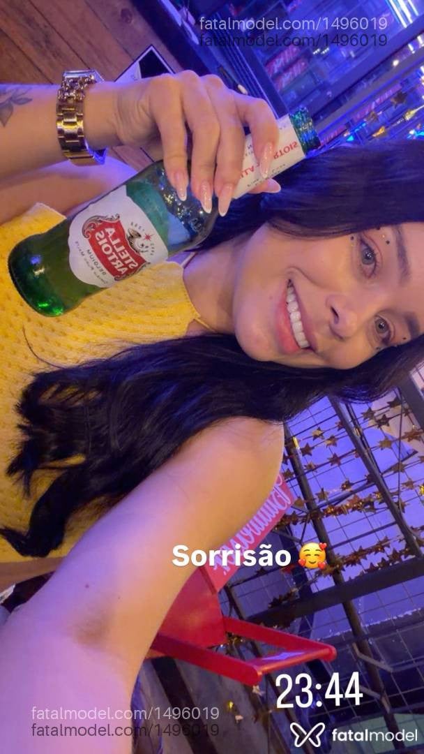 Acompanhante mulher com cabelo castanho de olhos verdes em Varginha - Maya Liz