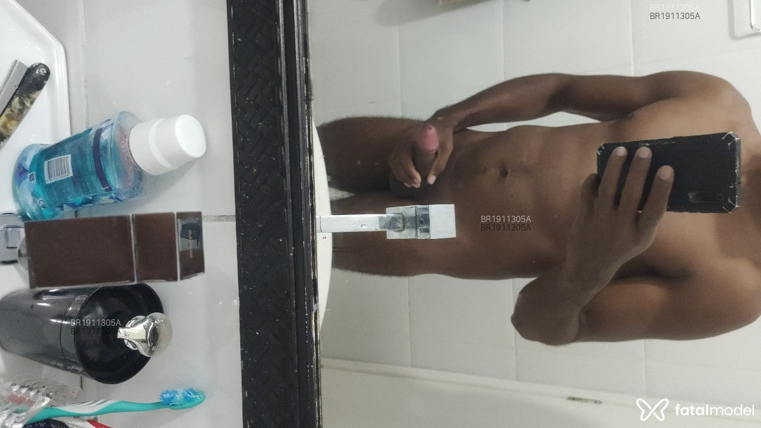 Acompanhante homem morena (o) de olhos castanhos em Vila Velha Acompanhante homem morena (o) de olhos castanhos em Vila Velha - Lobonegro