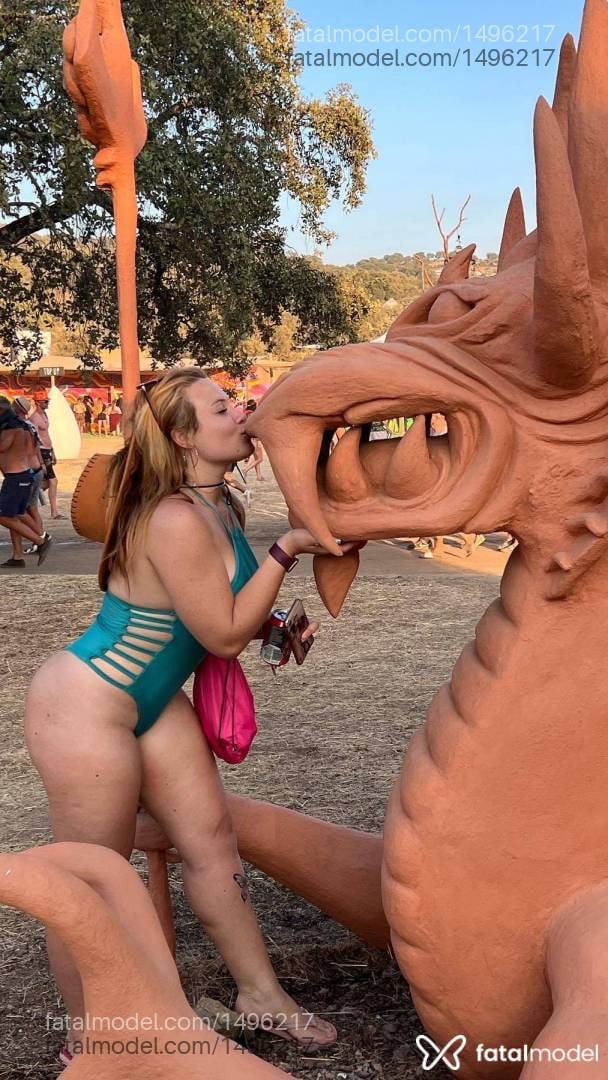 Acompanhante mulher loira (o) de olhos mel em Nova Friburgo - Rosa
