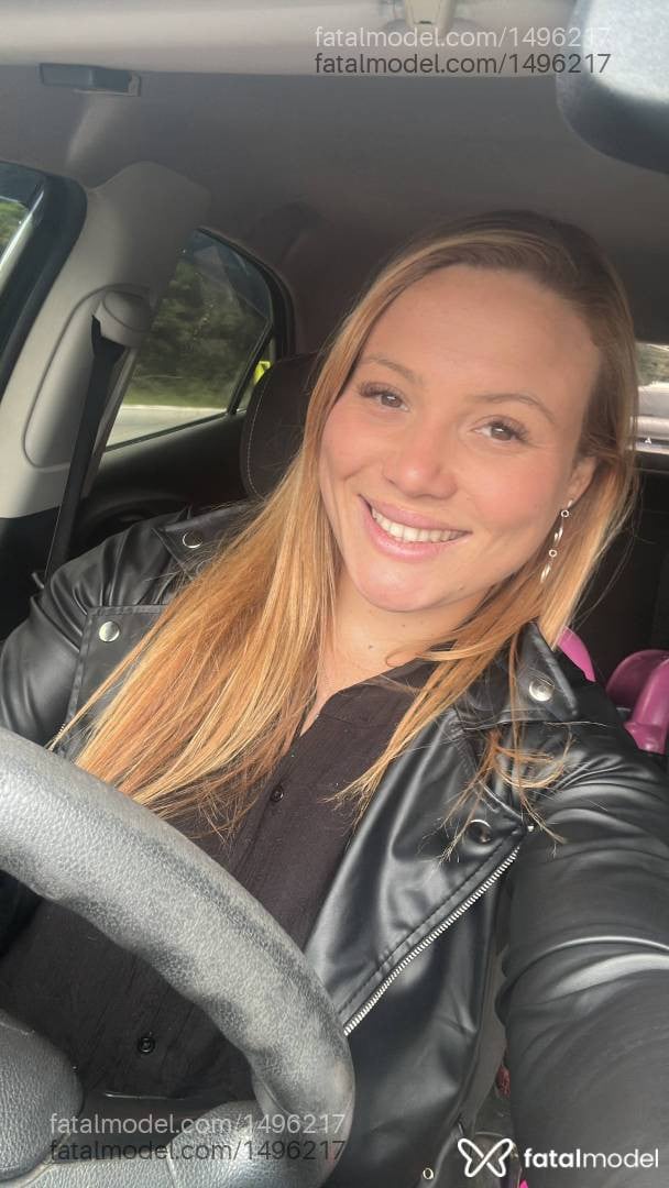 Acompanhante mulher loira (o) de olhos mel em Nova Friburgo - Rosa