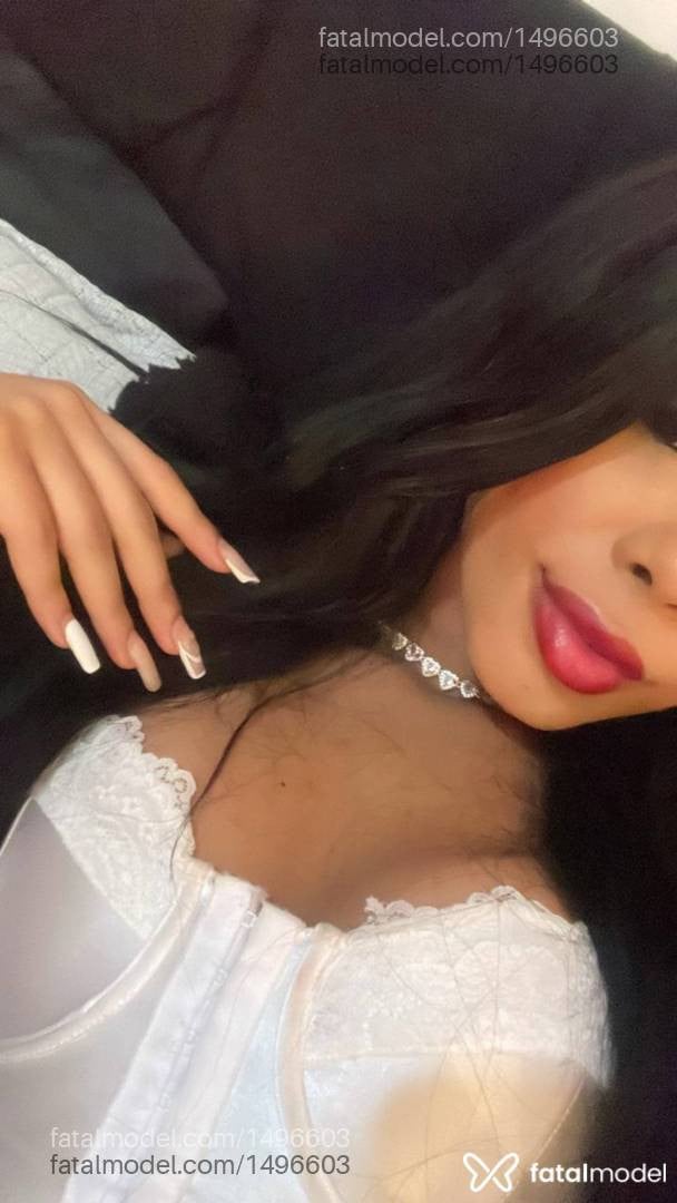 Acompanhante mulher trans morena (o) de olhos pretos - Victoria Costa