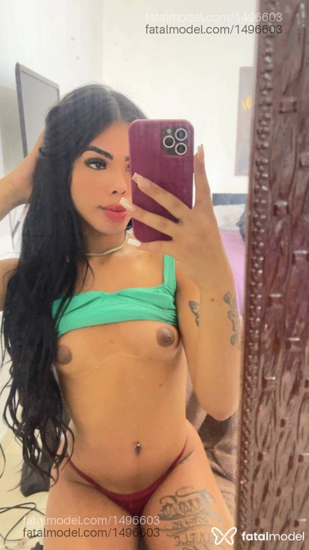 Acompanhante mulher trans morena (o) de olhos pretos - Victoria Costa