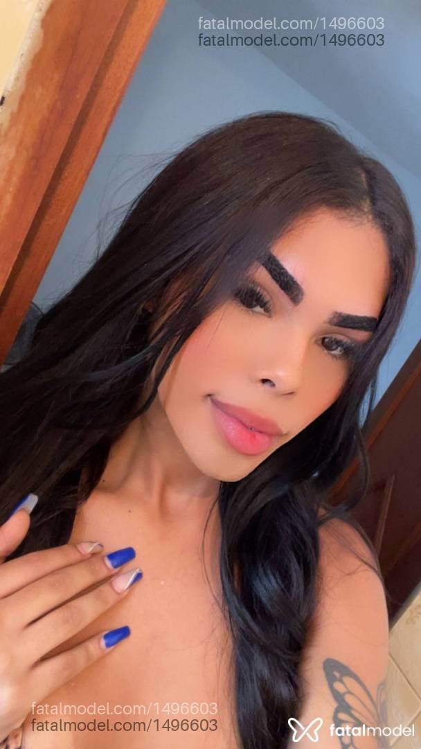 Acompanhante mulher trans morena (o) de olhos pretos - Victoria Costa