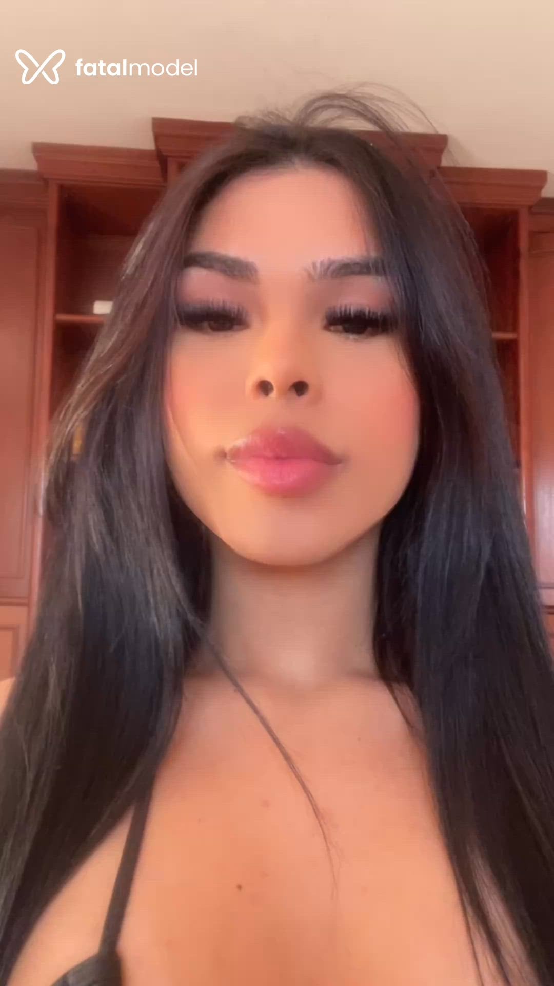 Acompanhante mulher trans morena (o) de olhos pretos - Victoria Costa