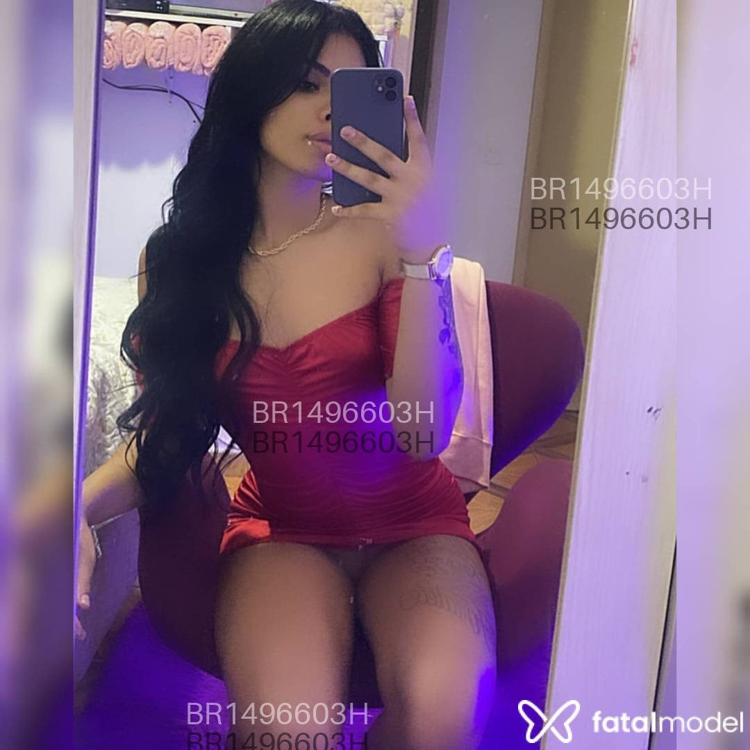 Acompanhante mulher trans morena (o) de olhos pretos - Victoria Costa