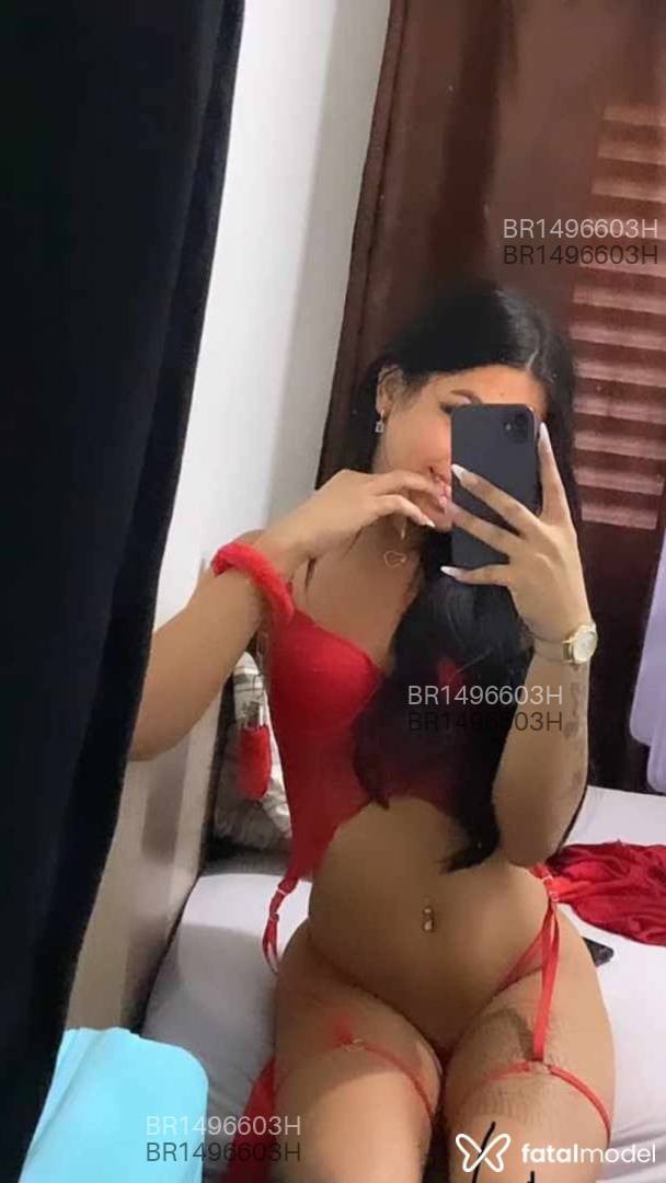 Acompanhante mulher trans morena (o) de olhos pretos - Victoria Costa