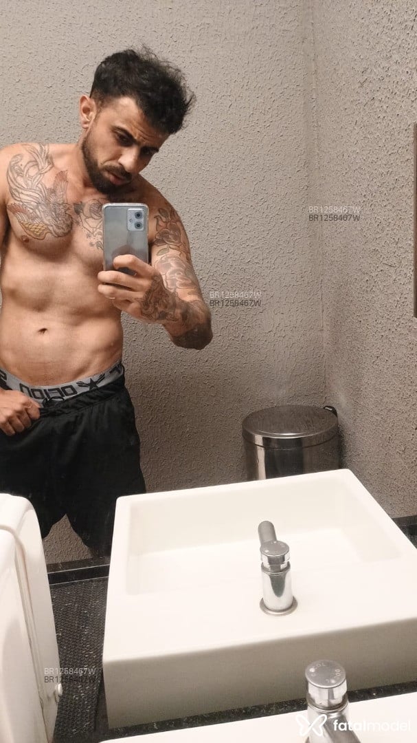Acompanhante homem com cabelo castanho de olhos castanhos em Porto Alegre Acompanhante homem com cabelo castanho de olhos castanhos em Porto Alegre - MagicMike