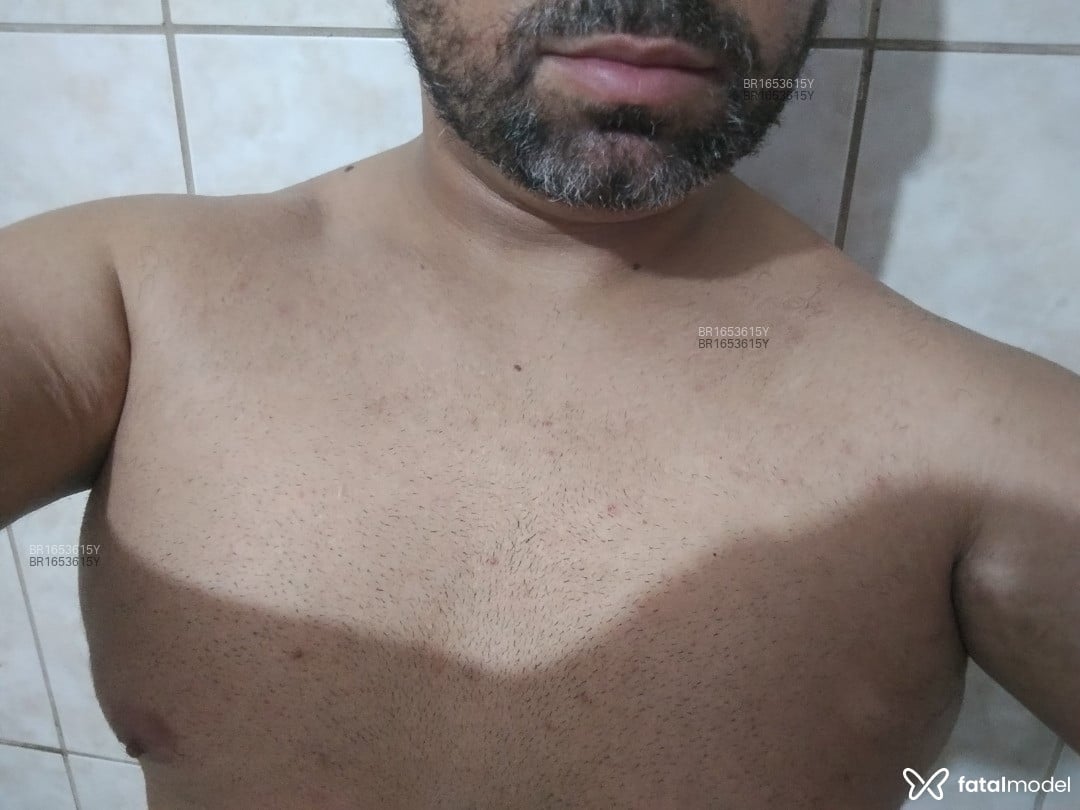 Acompanhante homem com cabelo castanho de olhos castanhos - Victor Hugo