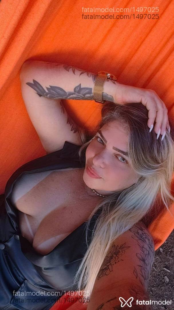 Acompanhante mulher loira (o) de olhos mel - Mel Lima