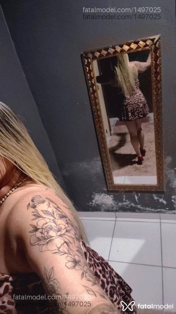 Acompanhante mulher loira (o) de olhos mel - Mel Lima