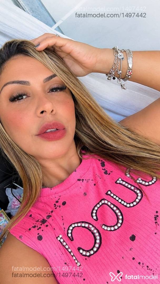 Acompanhante mulher morena (o) de olhos castanhos - Nicole briti