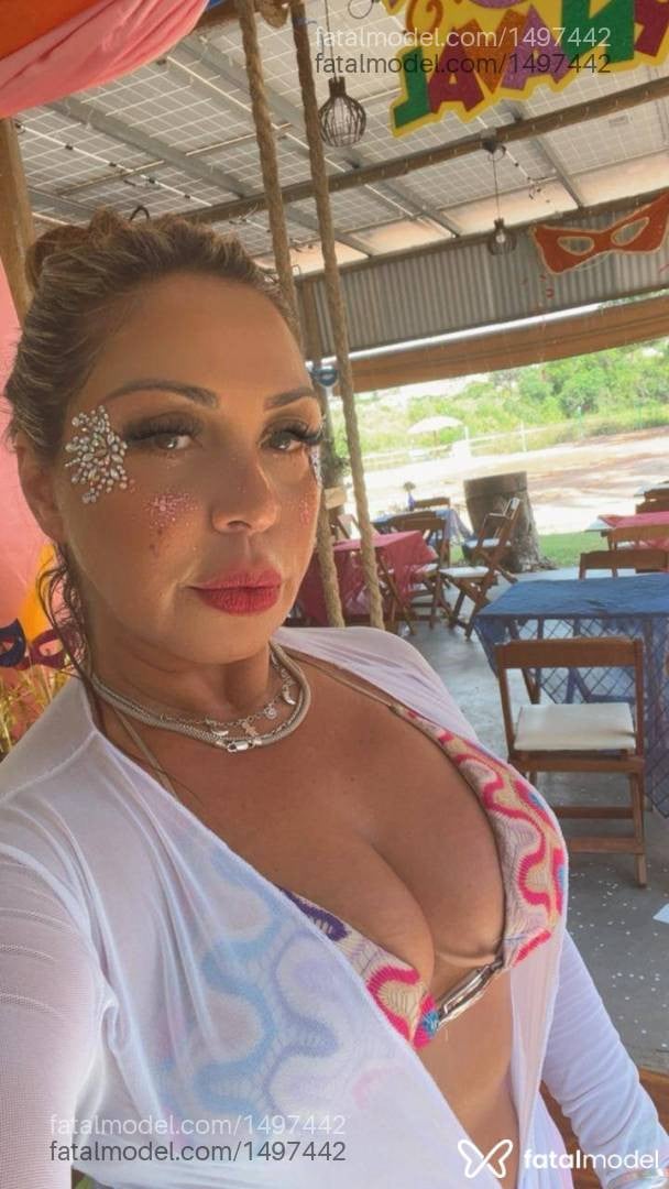 Acompanhante mulher morena (o) de olhos castanhos - Nicole briti