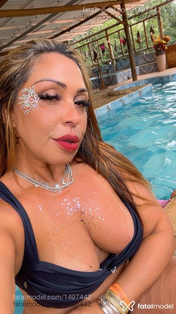 Acompanhante mulher morena (o) de olhos castanhos - Nicole briti